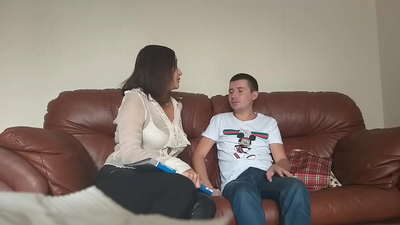 Wophunzira wamanyazi adasokoneza mphunzitsi wosakhutitsidwa (Milf Alina Tumanova)